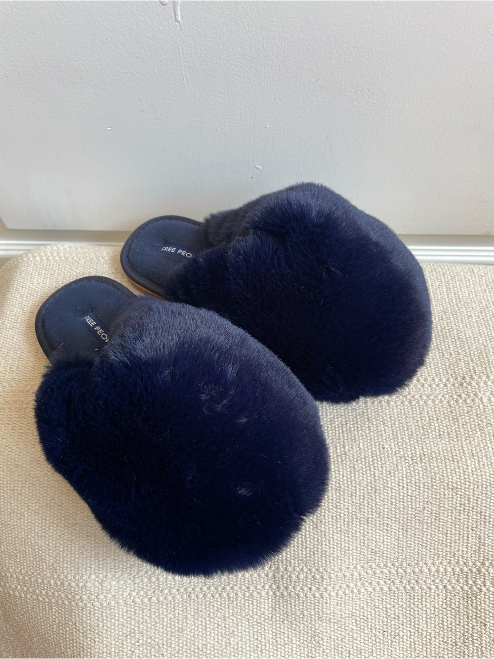 Free People Womens 39 Blue Faux Fur Slip On Cozy Soft Snowball Slippers